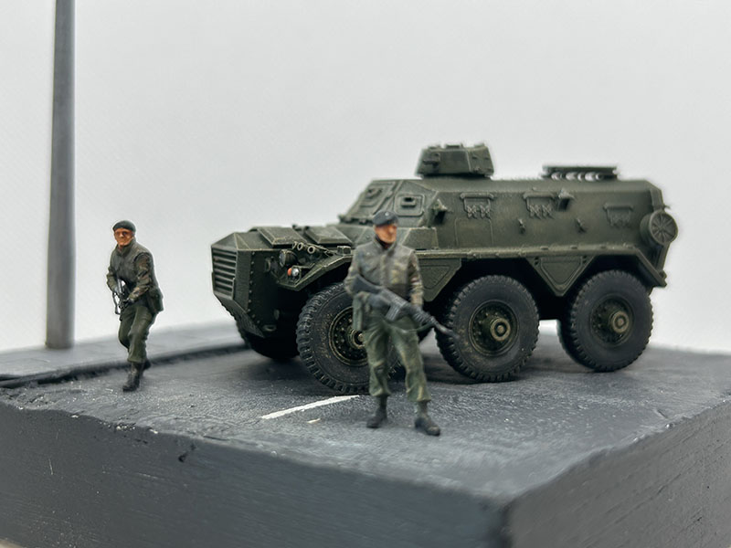 1/72 model of a British Army FV603 Saracen and British Army soldiers by Jets of the Cold War.